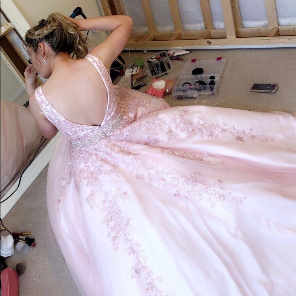 Amazing pink prom dress - Picture 2 of 3